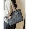 Bestseller transfronterizo: estilo casual, color block, bolsa tote de gran capacidad, bolso de hombro versátil y lindo con relieve para estudiantes
