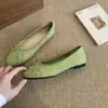 Sapatos de camurça amarela de sola reta femininos 2026 novos primavera e verão vermelho francês sapatilhas sapatos de noite gentis
