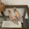 Sapatos Elegantes Femininos com Salto Baixo, Bico Fino Cortado na Lateral, Franzidos e Boca Rasa, Nova Moda Verão 2026, Sapatos Pretos Individuais Profissionais