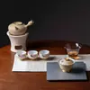 El gaiwan "Sancai" de loto rosa pintado a mano de Ino Kiyomatsu es un recipiente de cerámica para té de alto valor que no quema las manos al preparar té