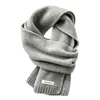 Bufanda de punto de color liso estilo coreano para otoño e invierno para mujer, engrosada, suave y versátil, bufanda larga, calentador de cuello cálido para estudiantes y parejas