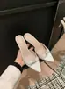 Medias Zapatillas de Punta Fina con Hebilla de Pedrería Estilo Francés para Mujer 2026 Nuevo Modelo de Verano con Tacones Altos Finos, Mocasines Elegantes de Punta Cerrada para Uso en Exteriores
