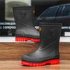 Nuevos zapatos de lluvia de suela gruesa de caña media, zapatos impermeables antideslizantes para hombre, botas de agua de moda para exteriores, botas de lluvia cálidas, zapatos de goma para hombre transfronterizos