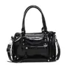 Bolsa Boston Rivet para Motocicleta Simples Portátil Transfronteiriça Cor Sólida Outono/Inverno para o Trabalho Ombro Único Zíper Duplo Transversal Grande Capacidade