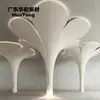Columnas cuadradas de superficie rugosa GRG, columnas texturizadas de sala de exposiciones estilo wabi-sabi, pilares de yeso cóncavo-convexo de forma irregular, ingeniería personalizada