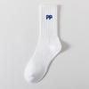 Calcetines para hombre, otoño e invierno, nuevos calcetines blancos y negros, modernos, absorbentes del sudor, deportivos, bordados, hasta media pantorrilla, calcetines de algodón para mujer.