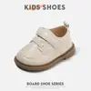 Sapatos de couro macio para bebês, sapatos sociais para meninos, sapatos versáteis estilo britânico para meninas, sapatos de caminhada estilosos e simples antiderrapantes para bebês