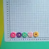 Pequeña margarita de resina para bricolaje, accesorios hechos a mano, crema, gel, pinza para el cabello, refrigerador, teléfono, concha, joyería, accesorios para el cabello, material