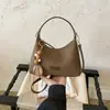 Bolso de gamuza para mujer 2026 nuevo otoño vintage bolso de mano para el trabajo exquisito Maillard bandolera de un solo hombro