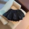 Falda para chicas sexys, anti-exposición, minifalda abullonada, estampado floral blanco, falda de línea A de cintura alta para mujeres petites, estilo de verano