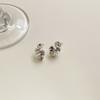 Pendientes de metal ligeros de lujo de alta calidad con hebilla de oreja, diseño de nicho, estilo frío, personalidad exagerada, pendientes de temperamento de moda.
