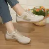 Zapatillas deportivas casual versátiles de entrenamiento estilo alemán para mujer, talla grande, para primavera y otoño, nuevas, de punta redonda, suela plana, casual y a la moda, para uso en exteriores