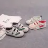 Tênis Color Block Vazado da Moda para Meninas 2026 Novo de Verão Estiloso Sola Macia Calçados de Treino Alemães para Crianças Tênis de Malha para Meninos
