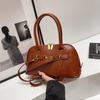 Bolsa de Mão Tendência de Nicho com Concha para Mulheres, Nova Coleção Outono/Inverno 2026 Estilo Vintage com Toque de Luxo, Bolsa Versátil