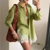 Ropa de verano para mujer transfronteriza europea y americana 2026, nuevo conjunto de moda y elegante de camisa y pantalones cortos de encaje de color liso