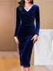 2026 Moda Europeia e Americana para Mulheres da Amazon Transfronteiriça Novo Produto Vestido de Noite Longo com Fenda de Veludo Plissado Acinturado