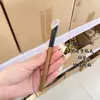 Piel de Zorro Ártico Sándalo Verde Pelo Animal Pincel de Maquillaje Pincel para Sombras de Ojos Pincel para Sombras de Nariz de Guadaña Detalle Iluminador Contorno Rubor Iluminador