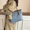 Bolso de hombro de moda para mujer de gran capacidad, venta al por mayor transfronteriza, nicho, nuevo, elegante, versátil, bolso tote para el día a día