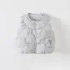 Conjunto de Tres Piezas de Chaleco Ligero de Plumas para Bebé Nuevo Estilo Otoño/Invierno 2026 Conjunto Separado de Camiseta Base y Pantalones para Bebé Niña