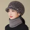 Nuevos estilos de otoño e invierno: Gorros tejidos cálidos con forro de pelo de conejo para mujeres de mediana edad y mayores, diseñados para mantener abrigadas y protegidas del frío a madres, abuelas y mujeres mayores