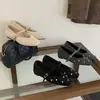 Zapatos de felpa de punta cuadrada para mujer, nuevo modelo de invierno con pedrería, aumento interno de altura, zapatos Mary Jane, zapatos peludos para ir al trabajo