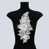 Aplique de encaje de malla floral bordado con lentejuelas y perlas blancas, parche de encaje de flor tridimensional para vestido, cheongsam y decoración de ropa