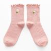 Nuevos calcetines de algodón con bordado de orejas de madera japonesas de otoño e invierno con pequeñas flores, calcetines de algodón de color sólido frescos al por mayor