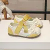 Zapatos de Princesa de Moda Versátiles para Niñas 2026 Verano Nuevo Estilo Zapatos de Malla Transpirable de Cuero para Niños Mary Jane Planos