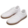 Novos sapatos femininos transfronteiriços para a primavera, tênis respiráveis em malha flyknit, tênis de treino alemães leves e confortáveis, sapatos casuais versáteis para estudantes