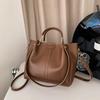 Bolso bandolera tipo cubo con diseño retro de nicho, portátil, de gran capacidad, para mujer, nuevo y versátil, 2024