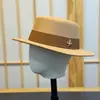 Chapéu fedora elegante de lã para outono e inverno para mulheres, chapéu estiloso de topo reto que afina o rosto com um toque de luxo, chapéu bucket moderno com strass