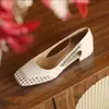 Sandálias Fechadas Respiráveis Versáteis de Moda Nova Primavera/Verão 2026 Sapatos Femininos de Couro Macio Trançado Comércio Transfronteiriço