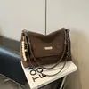 Bolsa retrô com textura de alta qualidade feminina 2026 nova popular versátil bolsa transversal com corrente bolsa de ombro tote de grande capacidade