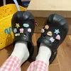 Nuevos Zuecos de Dibujos Animados para Hombre, Antideslizantes y Resistentes a Olores, Nuevo Modelo 2026, Pantuflas de Exterior de EVA de Alta Gama para Parejas, Estilo de Mujer