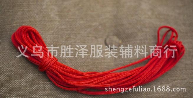 大红色