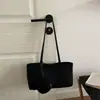Novedad Bolso de Felpa Gamuzada de Gran Capacidad para Mujer Estilo Nuevo Otoño/Invierno 2026 Bolso de Hombro Individual Retro para Viajes Diarios Bolso Tote de Mano