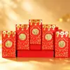 2027 Año de la Oveja Estilo Nuevo Oveja de Dibujos Animados Lámina de Oro Moneda de Oro Sobre Rojo Celebración de Año Nuevo Banco Seguro Exposición Sobre Rojo