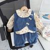Novo Conjunto de Moda para Meninas 2025 Roupa Infantil Primavera e Outono Camisa Floral Calça Jeans Conjunto de Três Peças Tendência Atacado