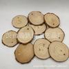 Material decorativo para pavimentos de virutas de pino perforadas naturales con revestimiento redondo.