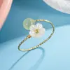 Anel de Alta Qualidade com Imitação de Madrepérola e Jade Hetian para Mulheres, Design Vintage Delicado de Flor de Cerejeira para o Dedo Indicador, Design Versátil Novo Estilo Chinês