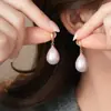 Pendientes Elegantes con Colgante de Perla en Forma de Gota de Agua Estilo Francés para Mujer, Ganchos para Orejas Sencillos y de Alta Gama, Accesorios para Orejas de Personalidad Versátil de Moda