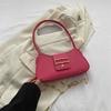 Bolsa de ombro simples e fashion feminina bolsa quadrada pequena estilo western nova de verão 2023 bolsa de ombro com corrente para o dia a dia moda