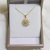 Colar clavícula de girassol em zircônia microincrustada, estilo coreano e japonês de luxo leve, celebridade da internet, novo colar de girassol moderno, doce e requintado para mulheres