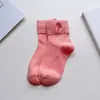 Meias femininas Amazon transfronteiriças, meias de cano médio resistentes a odores e absorventes de suor, meias femininas de presente de Natal, meias de algodão personalizadas no atacado de Zhuji