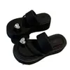 Chanclas de moda para combinar con faldas, nuevas sandalias de verano para mujer 2026, populares zapatillas tipo slip-on con forma de corazón y pedrería para el verano