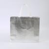 Fabricantes de bolsas no tejidas plegables de oro y plata con película de impresión a color, bolsas no tejidas, bolsas láser, bolsas de regalo