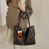 Bolsa Tote Grande de Couro Estilo Coreano Retrô Preguiçosa Feminina 2026 Nova de Inverno Super Quente Bolsa de Ombro para Trabalho e Passeio