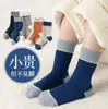 Meias Infantis Mais Vendidas para Primavera e Outono, Meias Masculinas da Moda até o Meio da Panturrilha para Crianças Maiores, Meias Esportivas Estilo Basquete