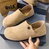 Novos sapatos casuais masculinos de outono Birkenstock com aumento de altura, estilosos e simples, sapatos masculinos de uso duplo para casa e uso externo