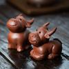 Mascota de té de arcilla púrpura Zodiac Buey Figura pequeña Escultura hecha a mano Dahongpao Juego de té Accesorio para mesa de té Artesanías Cerámica Se puede usar para guardar té